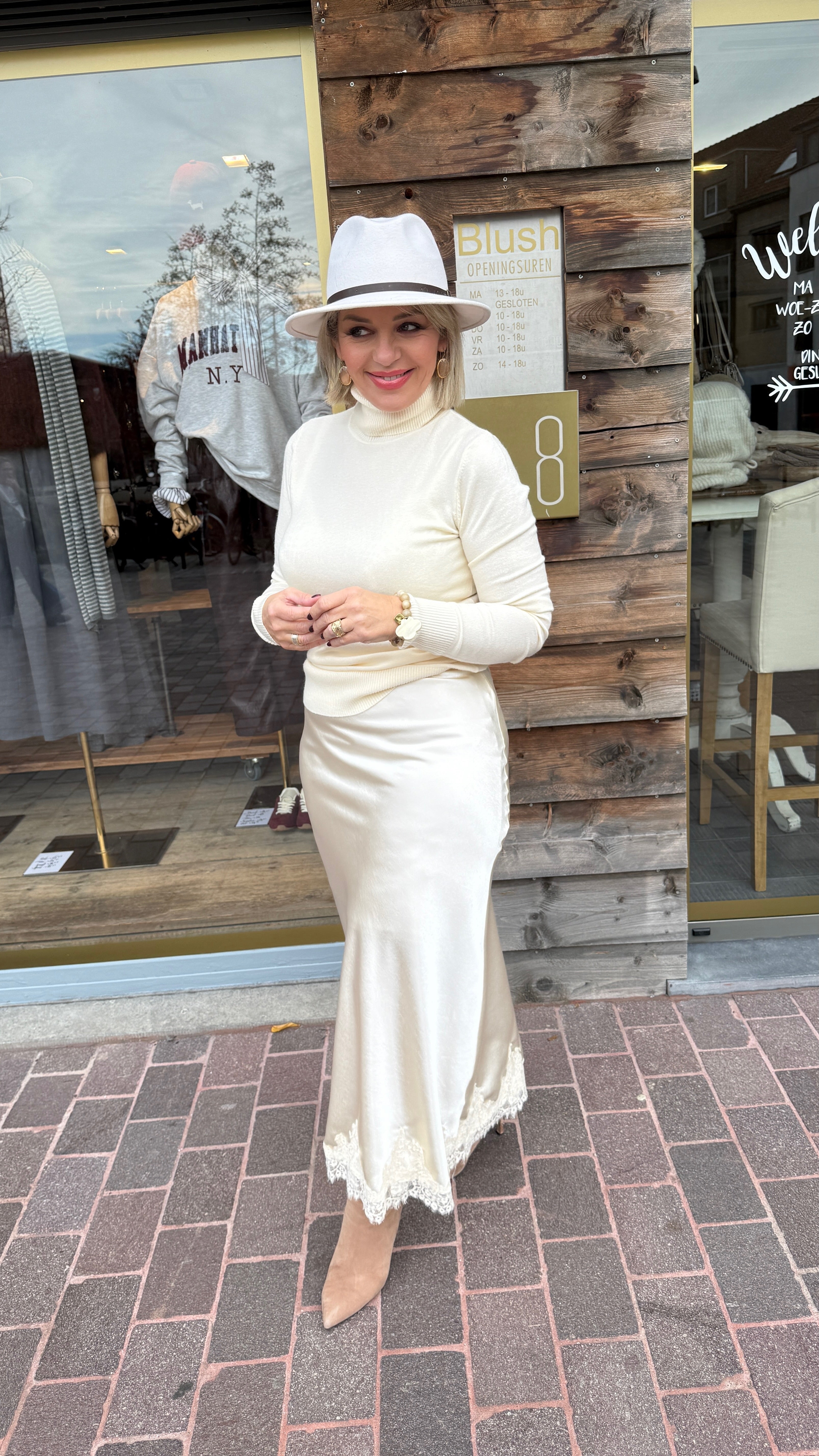 Satinlook rok met kant/ crème/ SUZETTE