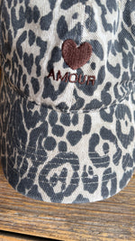 Afbeelding in Gallery-weergave laden, Pet leopard/AMOUR
