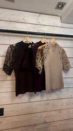 Afbeelding in Gallery-weergave laden, Top met pofmouw/ kant/ BERTE
