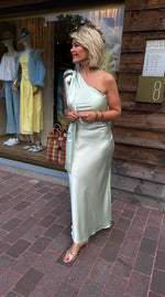 Afbeelding in Gallery-weergave laden, Satinlook jurk/ asymmetrisch/strik/ ALIZE
