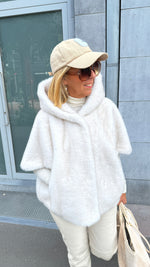 Afbeelding in Gallery-weergave laden, Vest/fake fur/ beige/MEI-Li
