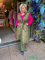 Afbeelding in Gallery-weergave laden, Mouwloze Doudonne  met kap/ SANDRINA

