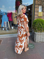 Afbeelding in Gallery-weergave laden, Jurk met Palm/ cognac/SAAR
