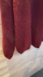 Video laden en afspelen in Gallery-weergave, Mohair trui/ BLACK ROSE
