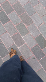 Video laden en afspelen in Gallery-weergave, Slingback/ leopard/LEA
